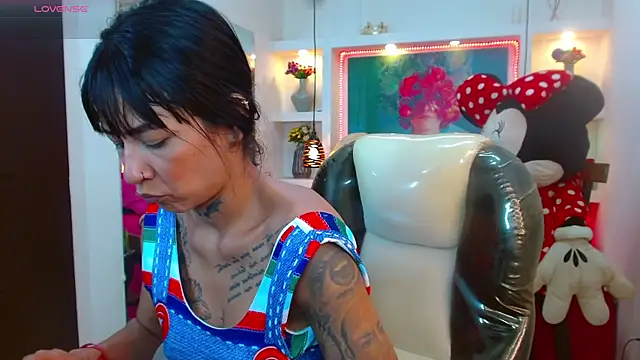 lorenapinto online show from 10/29/25, 01:41