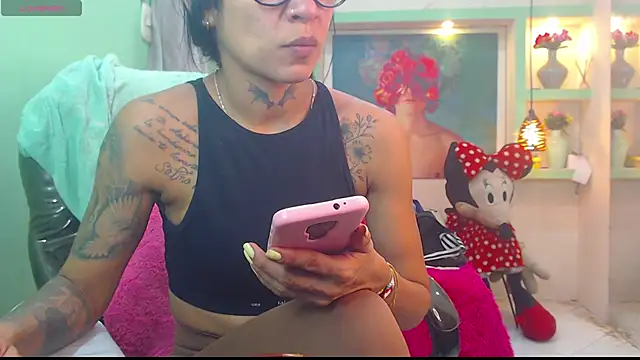 Snapshot of lorenapinto chatting on 06/13/26, 03:15 lorenapinto online show from 06/13/26, 03:15