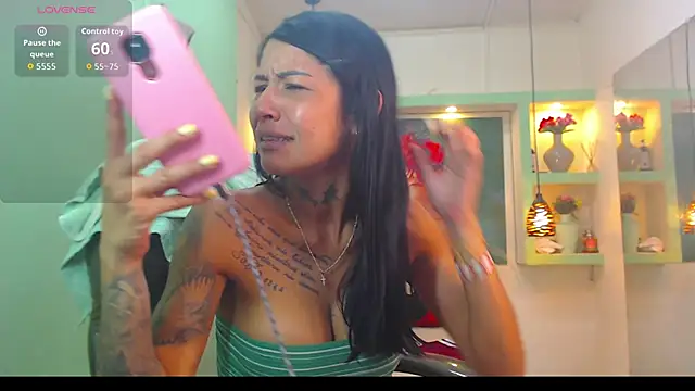 Snapshot of lorenapinto chatting on 06/15/26, 12:24 lorenapinto online show from 06/15/26, 12:24