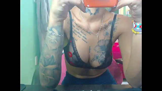 Snapshot of lorenapinto chatting on 07/24/26, 10:52 lorenapinto online show from 07/24/26, 10:52