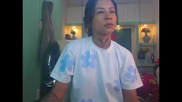 Snapshot of lorenapinto chatting on 07/31/26, 01:27 lorenapinto online show from 07/31/26, 01:27