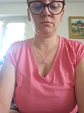 Snapshot of KristenVega chatting on 06/19/26, 07:56 KristenVega online show from 06/19/26, 07:56