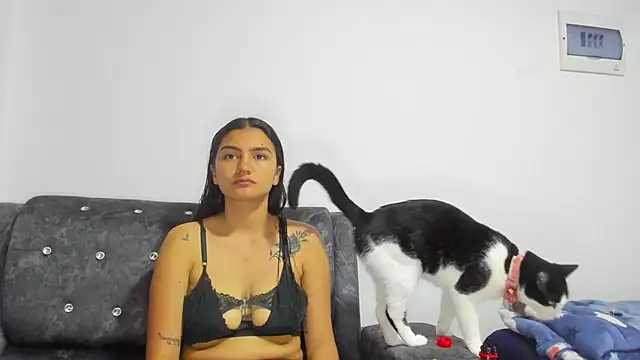 Snapshot of Mayte_sexy chatting on 10/15/25, 01:22 Mayte sexy online show from 10/15/25, 01:22