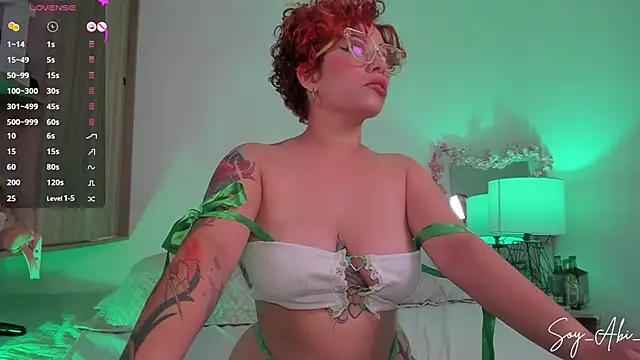 Snapshot of soy_abi_ chatting on 03/17/25, 10:49 soy abi online show from 03/17/25, 10:49