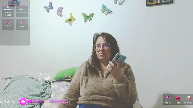 Snapshot of honeyhot_paty chatting on 01/24/25, 02:39 honeyhot paty online show from 01/24/25, 02:39