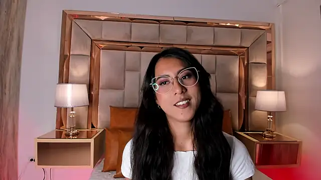 Snapshot of DaraBeckett chatting on 02/18/25, 12:17 DaraBeckett online show from 02/18/25, 12:17