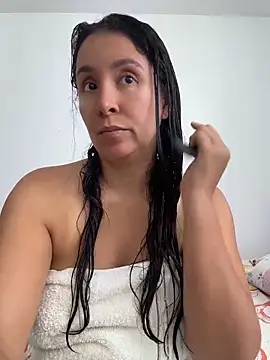 Snapshot of emely_sexx20 chatting on 06/16/26, 04:20 emely sexx20 online show from 06/16/26, 04:20