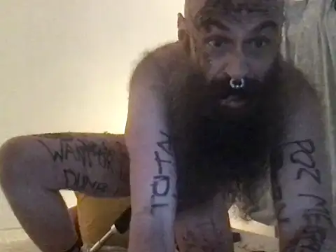 Snapshot of JunkieShitPig chatting on 03/22/25, 08:08 JunkieShitPig online show from 03/22/25, 08:08