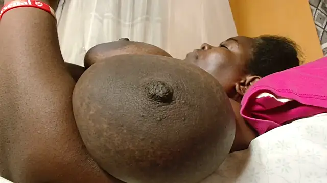 Snapshot of titi_fiesta chatting on 11/29/25, 04:43 titi fiesta online show from 11/29/25, 04:43