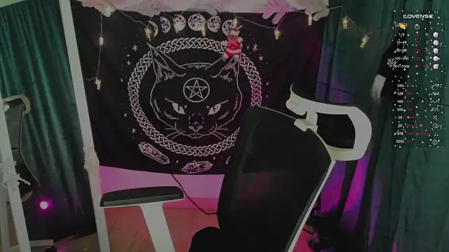 Snapshot of Sam_Mystery chatting on 12/20/24, 07:39 Sam Mystery online show from 12/20/24, 07:39