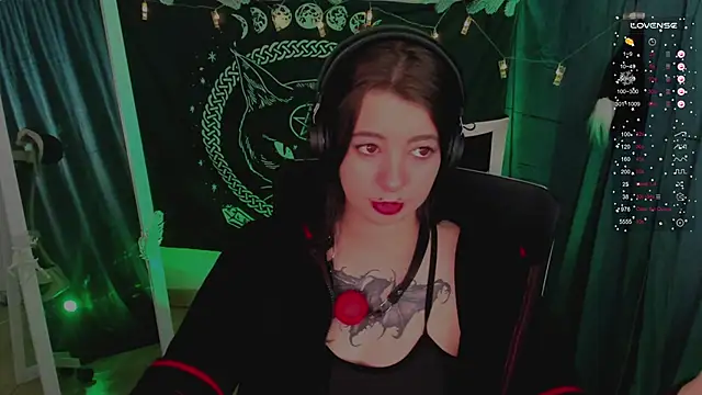 Snapshot of Sam_Mystery chatting on 12/26/24, 07:49 Sam Mystery online show from 12/26/24, 07:49