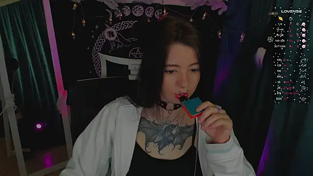 Snapshot of Sam_Mystery chatting on 01/02/25, 01:40 Sam Mystery online show from 01/02/25, 01:40