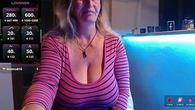 Snapshot of JennaDeluxe chatting on 04/29/26, 02:48 JennaDeluxe online show from 04/29/26, 02:48