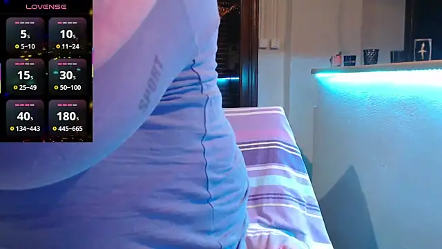 Snapshot of JennaDeluxe chatting on 05/01/26, 06:12 JennaDeluxe online show from 05/01/26, 06:12