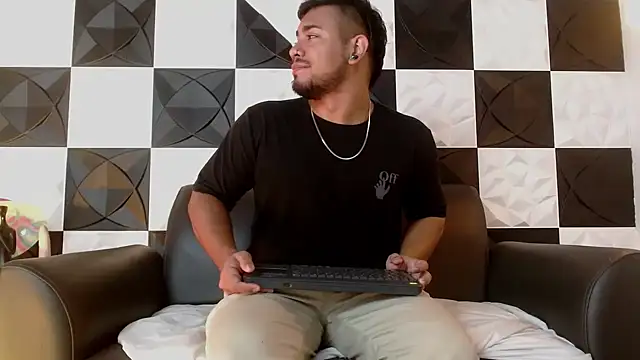 BrianMalonee online show from 02/08/25, 01:44