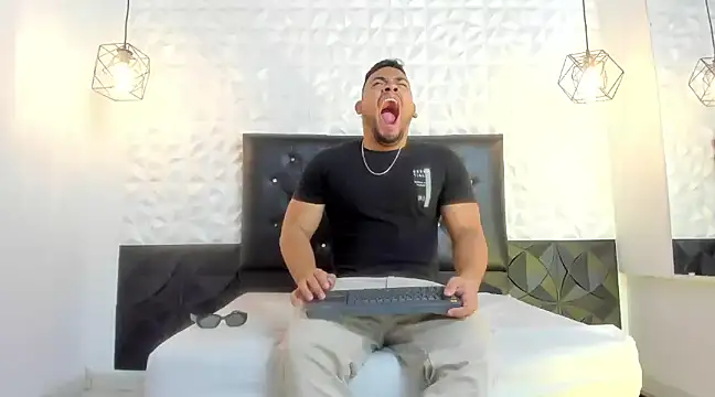 BrianMalonee online show from 03/03/25, 01:42