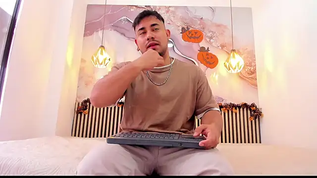 BrianMalonee online show from 11/04/25, 12:04