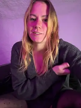 selenaluvv online show from 02/10/26, 04:00