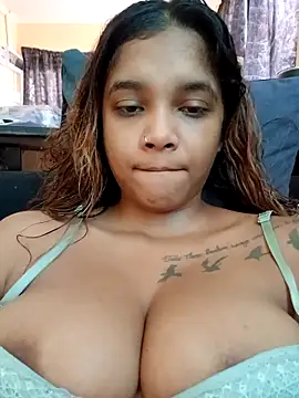 Snapshot of Indianqueen03 chatting on 09/26/25, 07:01 Indianqueen03 online show from 09/26/25, 07:01