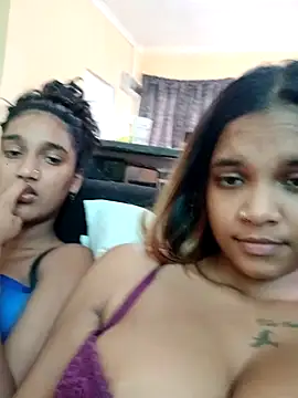 Snapshot of Indianqueen03 chatting on 09/28/25, 09:03 Indianqueen03 online show from 09/28/25, 09:03