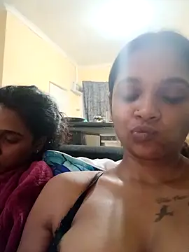 Snapshot of Indianqueen03 chatting on 10/17/25, 05:37 Indianqueen03 online show from 10/17/25, 05:37