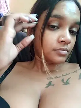 Indianqueen03 online show from 12/17/25, 12:22