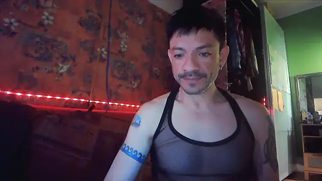 Snapshot of Tony_Torrente chatting on 03/21/25, 06:51 Tony Torrente online show from 03/21/25, 06:51