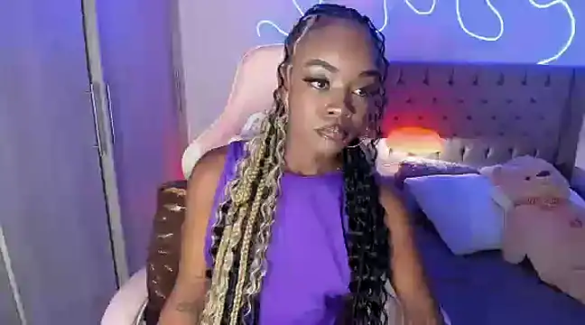 Snapshot of Miss_westt_ chatting on 12/14/24, 06:56 Miss westt online show from 12/14/24, 06:56