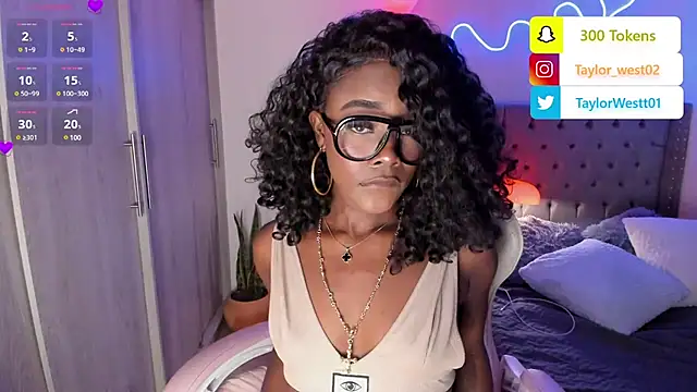 Snapshot of Miss_westt_ chatting on 01/18/25, 07:49 Miss westt online show from 01/18/25, 07:49