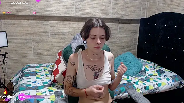 Snapshot of pretty_cristal69 chatting on 12/18/24, 06:32 pretty cristal69 online show from 12/18/24, 06:32