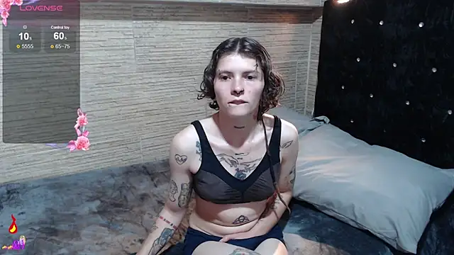 pretty cristal69 online show from 10/28/25, 02:15