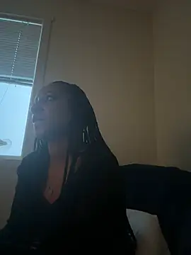 Snapshot of Your_Paris chatting on 02/08/25, 12:38 Your Paris online show from 02/08/25, 12:38