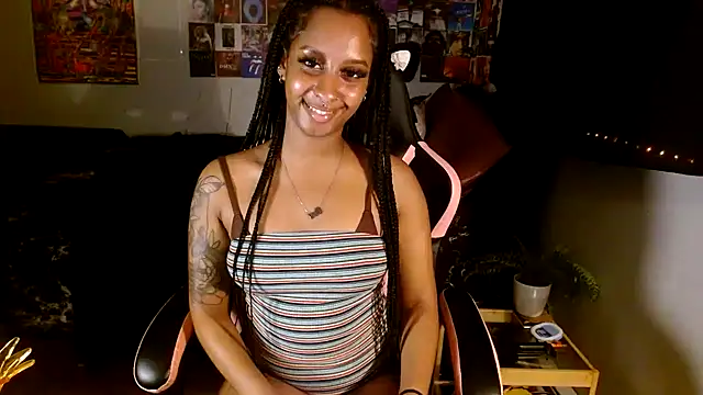 Snapshot of Your_Paris chatting on 02/27/25, 04:41 Your Paris online show from 02/27/25, 04:41