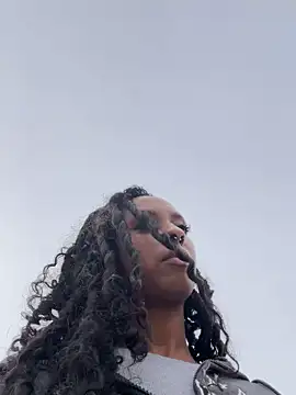 Your Paris online show from 03/16/26, 05:50