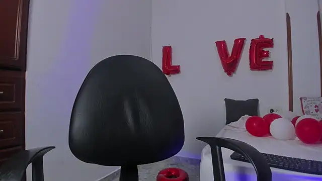 iris torrez  online show from 02/17/25, 03:09