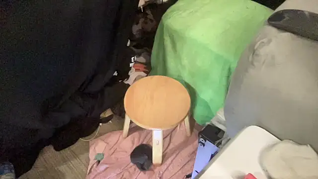 Snapshot of MoreFunSpun chatting on 12/06/24, 10:27 MoreFunSpun online show from 12/06/24, 10:27