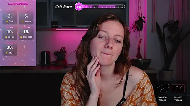 Snapshot of Elly_Helly chatting on 09/13/25, 07:57 Elly Helly online show from 09/13/25, 07:57