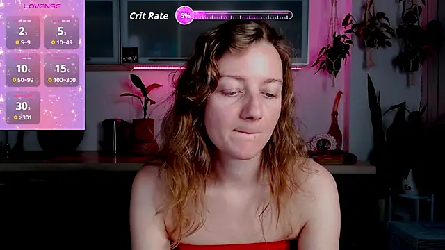 Snapshot of Elly_Helly chatting on 10/28/25, 07:49 Elly Helly online show from 10/28/25, 07:49