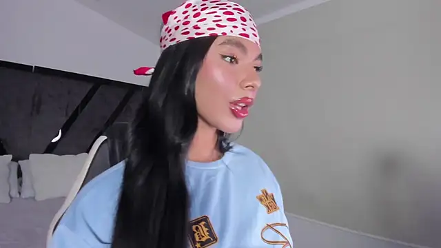 IsabelleFoxx  online show from 10/21/25, 10:10