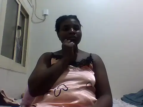queenzuena online show from 04/29/26, 09:43