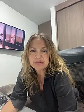 Snapshot of Leyna_liu chatting on 03/23/25, 03:10 Leyna liu online show from 03/23/25, 03:10