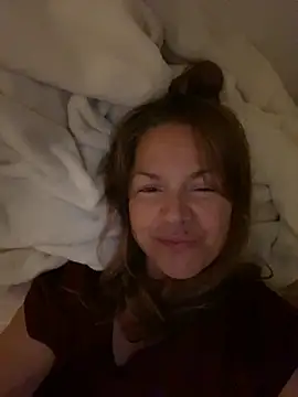 Snapshot of Leyna_liu chatting on 10/25/25, 07:16 Leyna liu online show from 10/25/25, 07:16