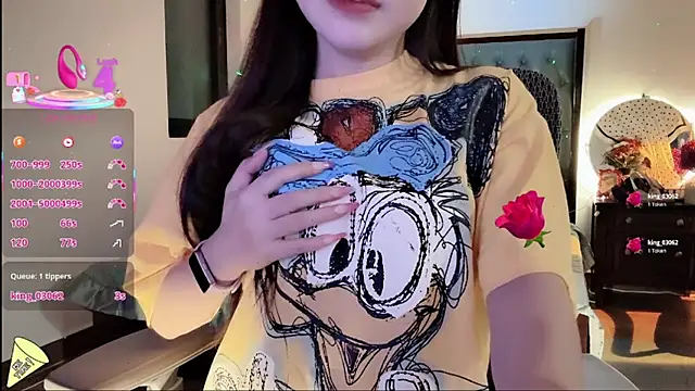 Snapshot of Berrysweet_68 chatting on 10/24/25, 10:17 Berrysweet 68 online show from 10/24/25, 10:17