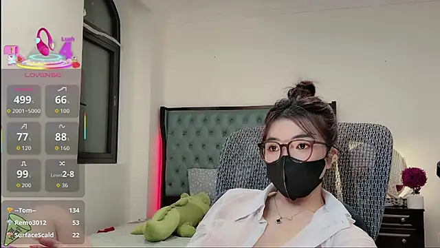 Snapshot of Berrysweet_68 chatting on 11/13/25, 03:33 Berrysweet 68 online show from 11/13/25, 03:33