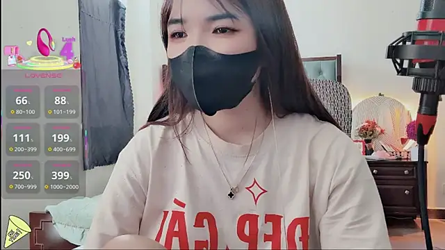 Snapshot of Berrysweet_68 chatting on 11/15/25, 05:49 Berrysweet 68 online show from 11/15/25, 05:49