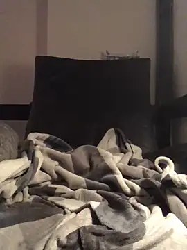 Snapshot of Simboxxx040 chatting on 12/18/24, 05:04 Simboxxx040 online show from 12/18/24, 05:04