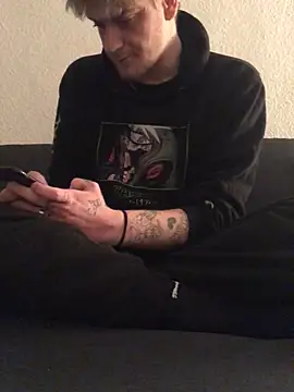 Snapshot of Simboxxx040 chatting on 03/15/26, 11:33 Simboxxx040 online show from 03/15/26, 11:33