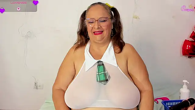 Snapshot of BBW_salome chatting on 04/21/26, 07:28 BBW salome online show from 04/21/26, 07:28