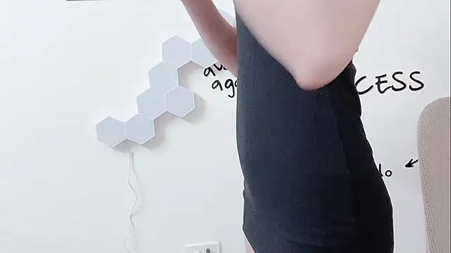 Sarah-ery online show from 04/06/26, 01:58