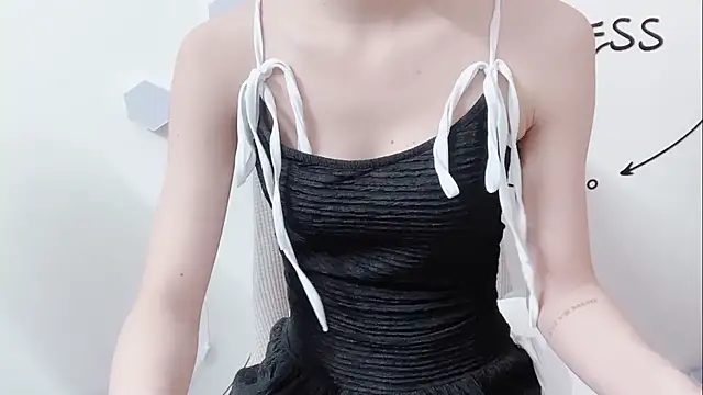 Sarah-ery online show from 04/10/26, 01:11